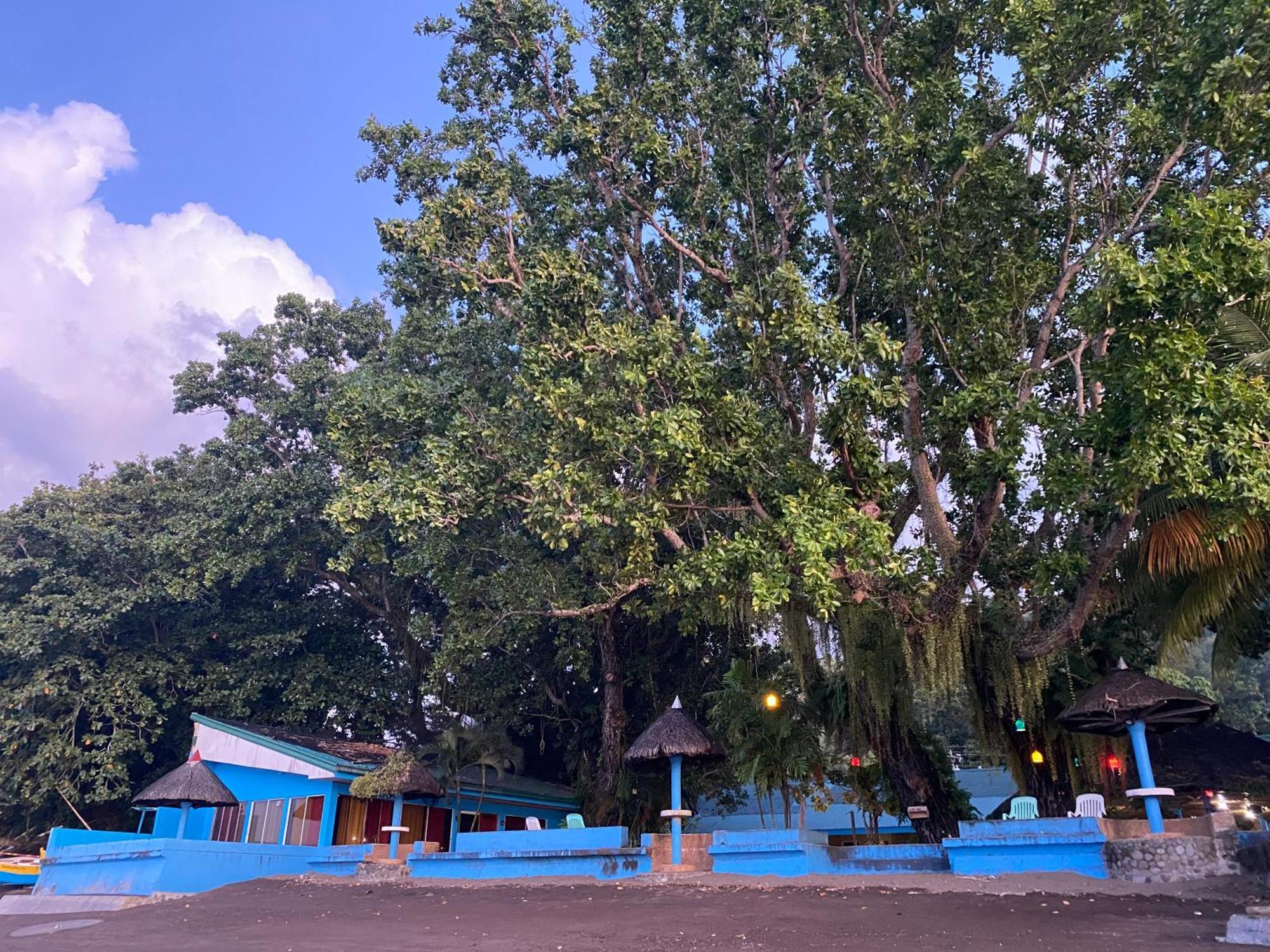 Camiguin Island Golden Sunset Beach Club Mambajao Buitenkant foto