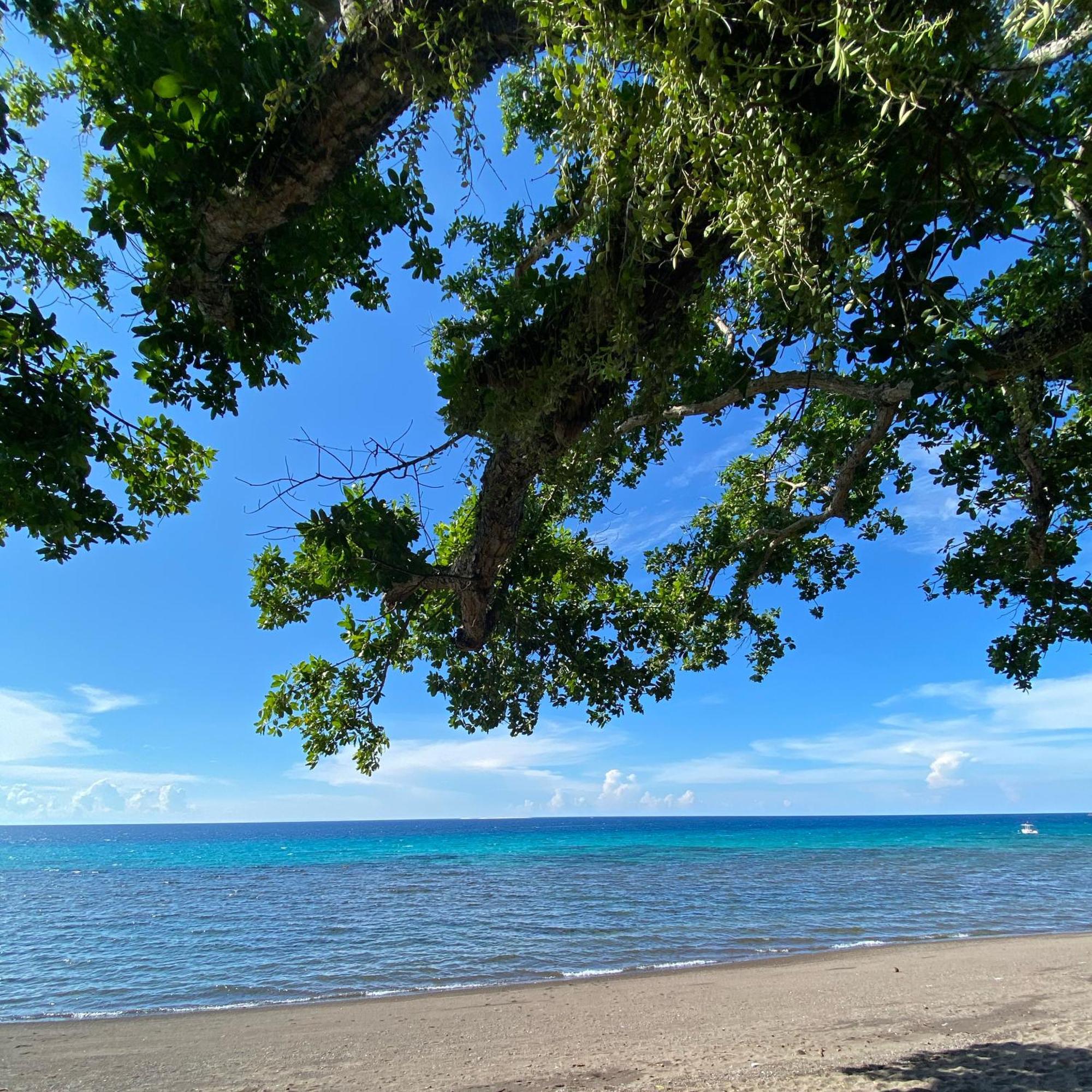 Camiguin Island Golden Sunset Beach Club Mambajao Buitenkant foto