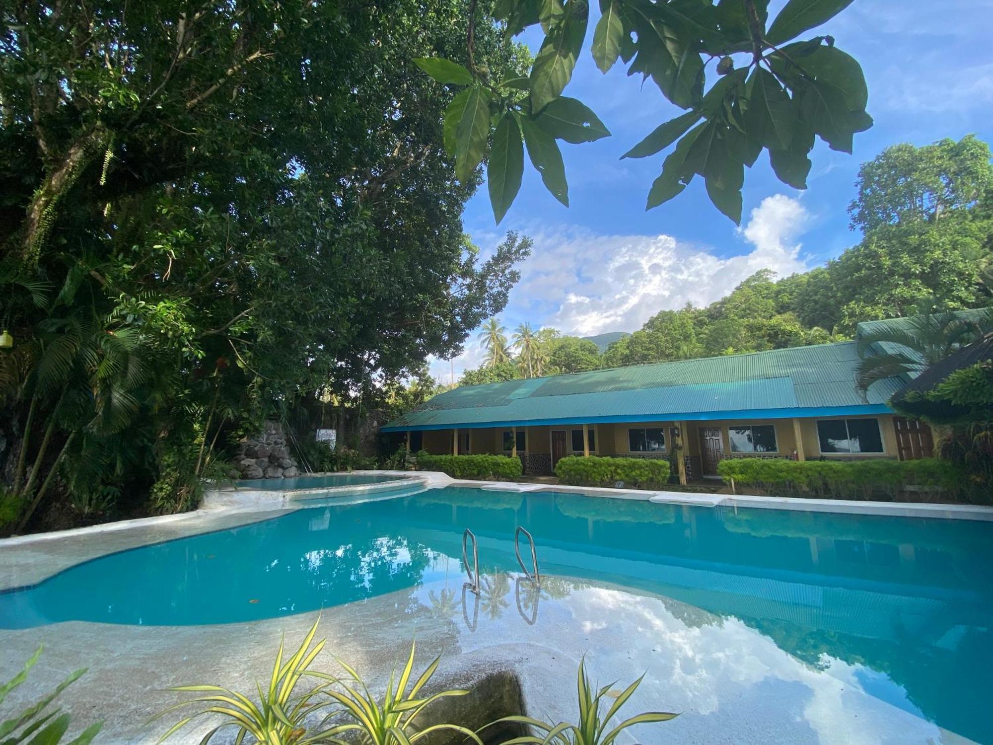 Camiguin Island Golden Sunset Beach Club Mambajao Buitenkant foto