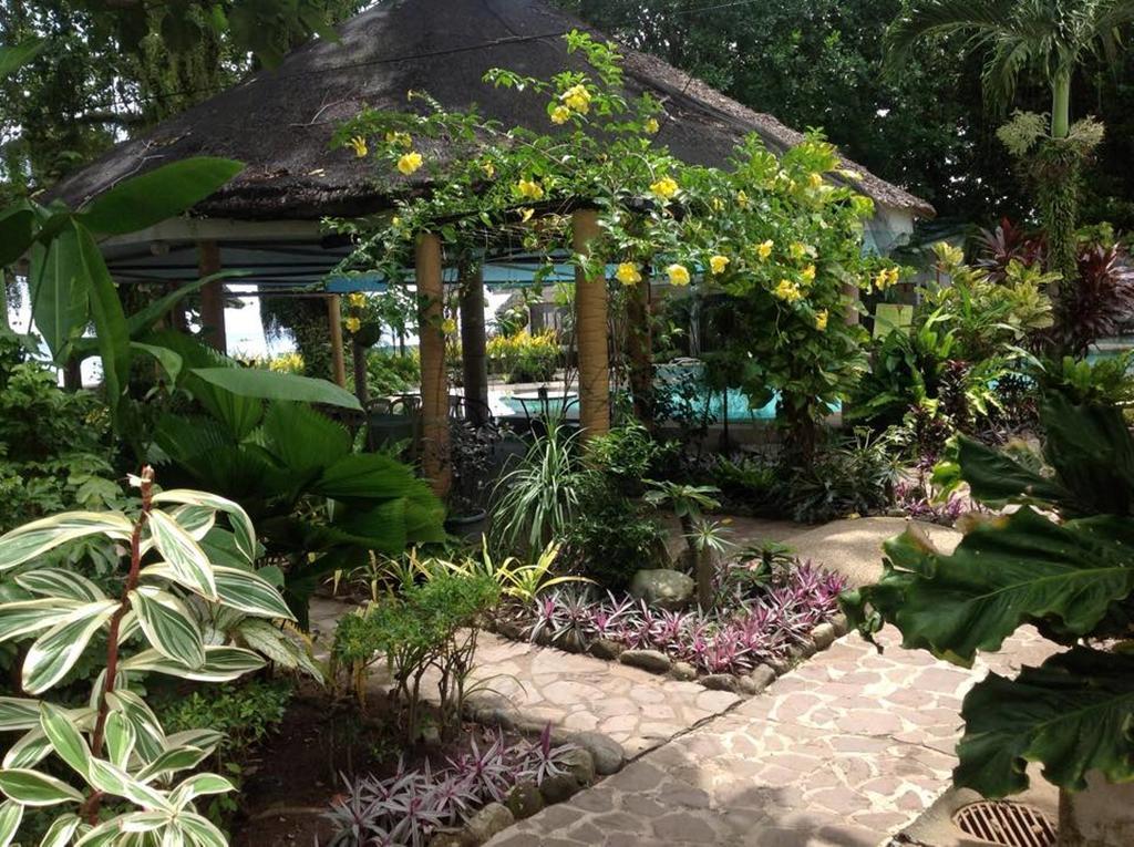 Camiguin Island Golden Sunset Beach Club Mambajao Buitenkant foto