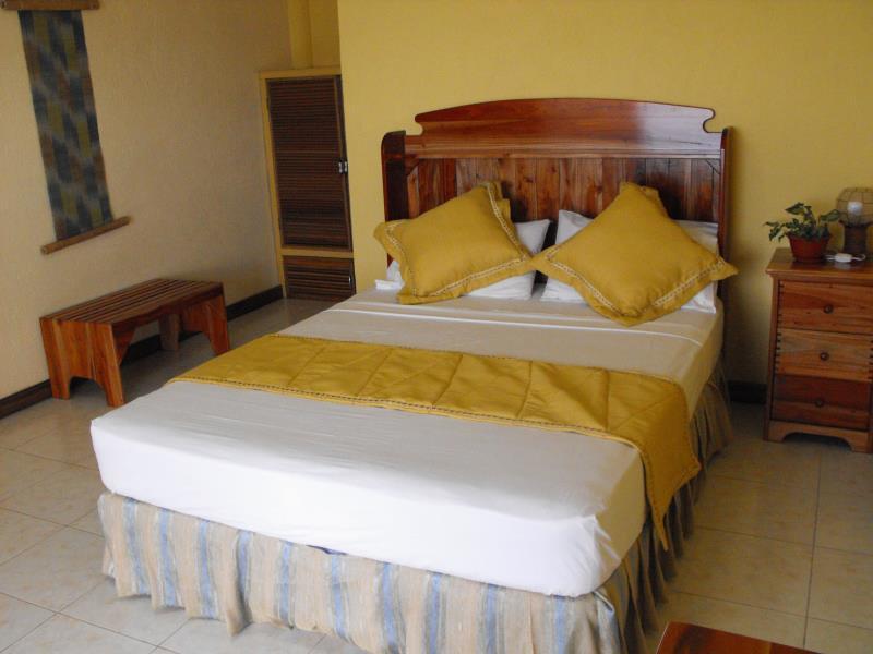 Camiguin Island Golden Sunset Beach Club Mambajao Buitenkant foto